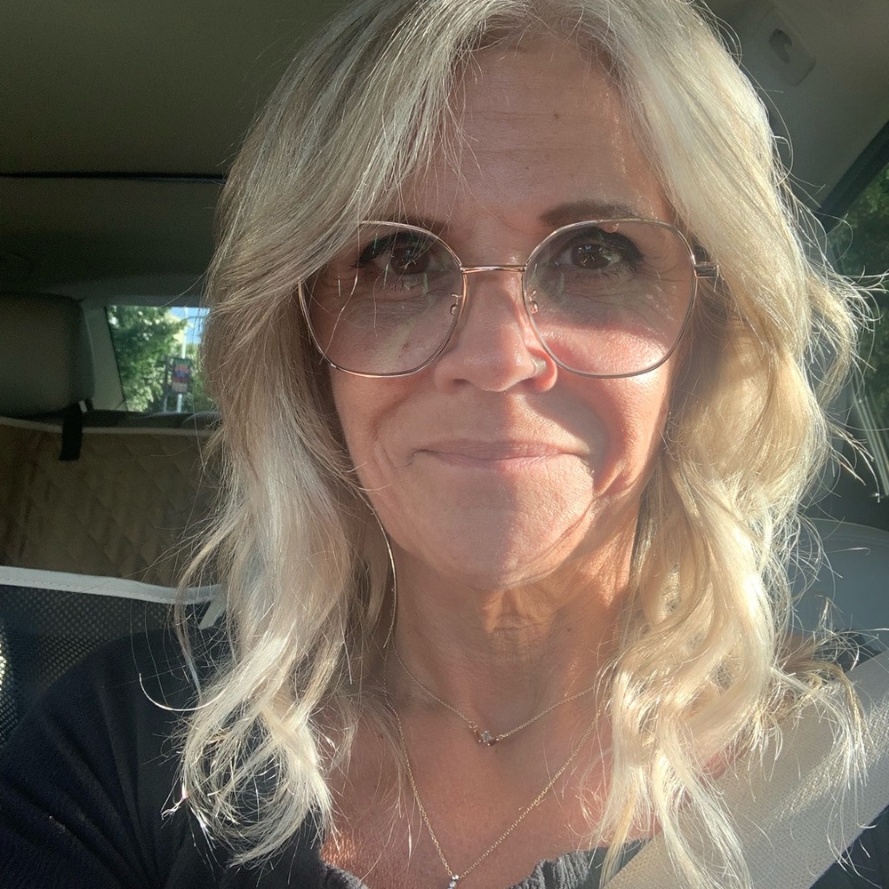 Meet your Posher, Coni